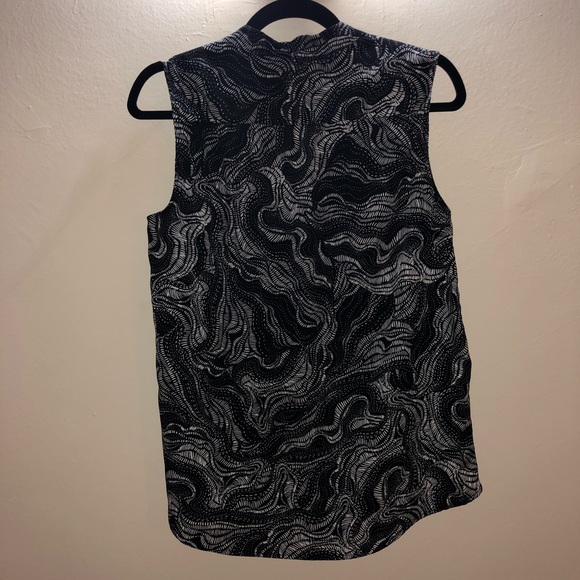 Black and White Blouse - Picture 3 of 3